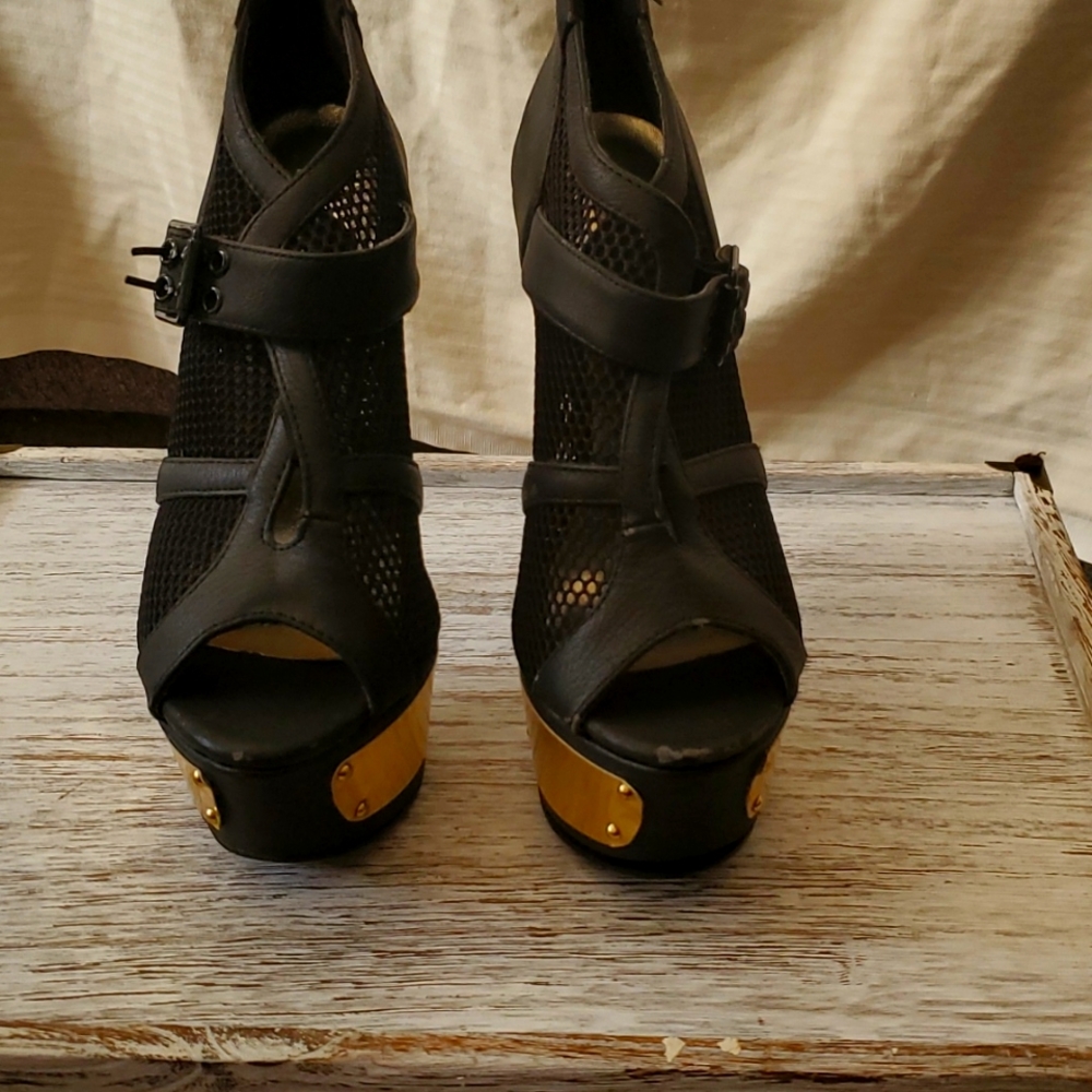 Liliana, 6 1/2 Black & gold